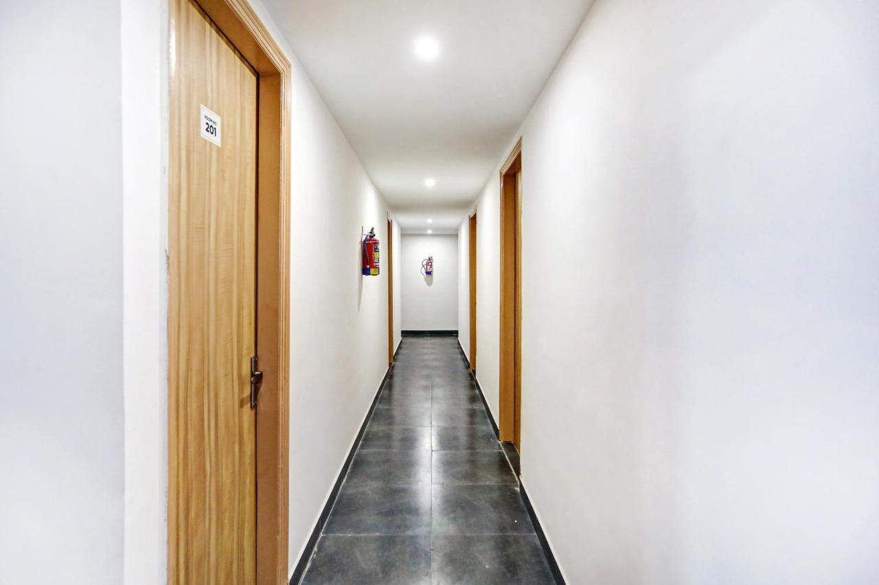 Oyo 81641 Collection O Hotel A1 Residency นิวเดลี ภายนอก รูปภาพ