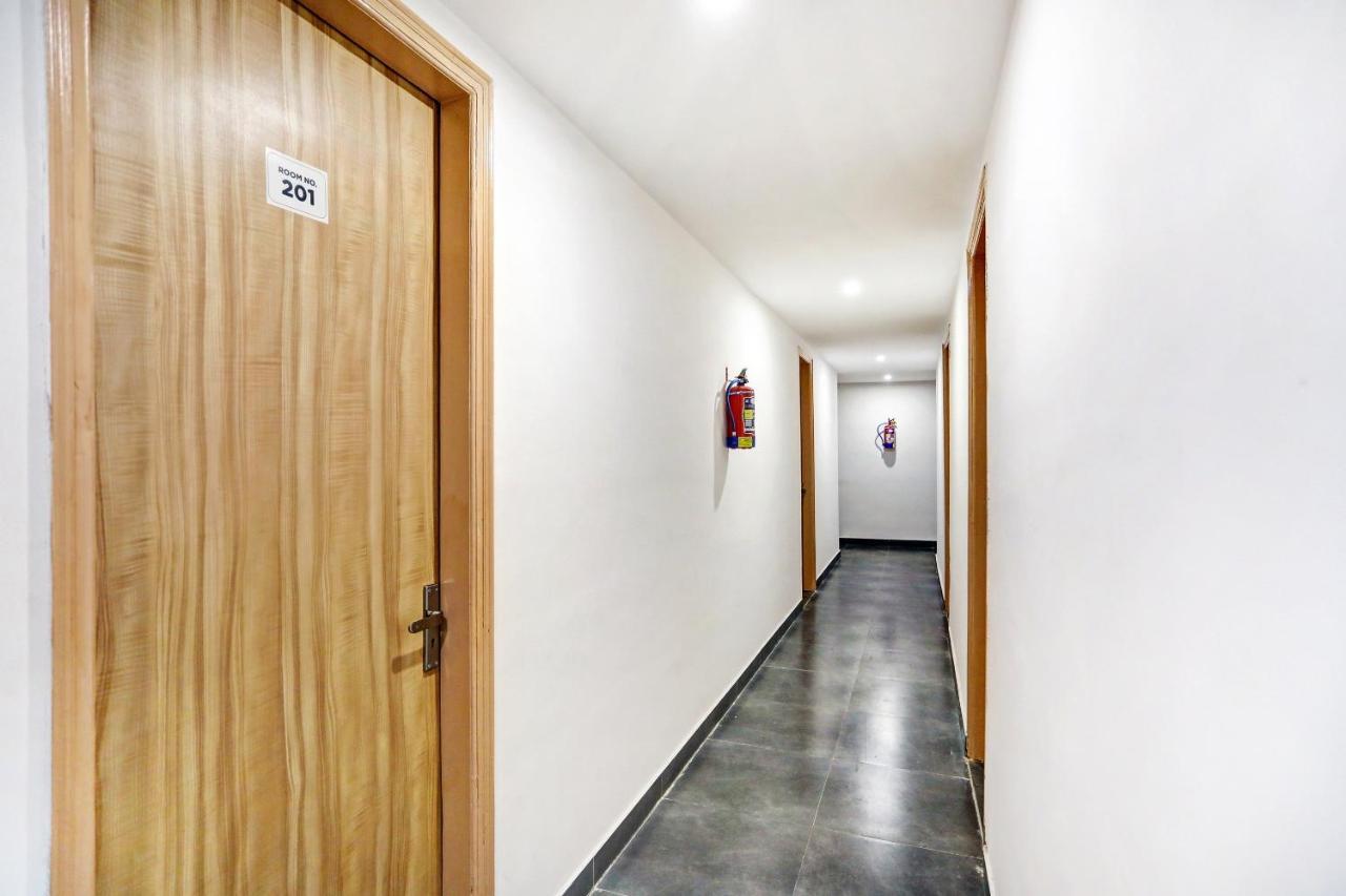 Oyo 81641 Collection O Hotel A1 Residency นิวเดลี ภายนอก รูปภาพ