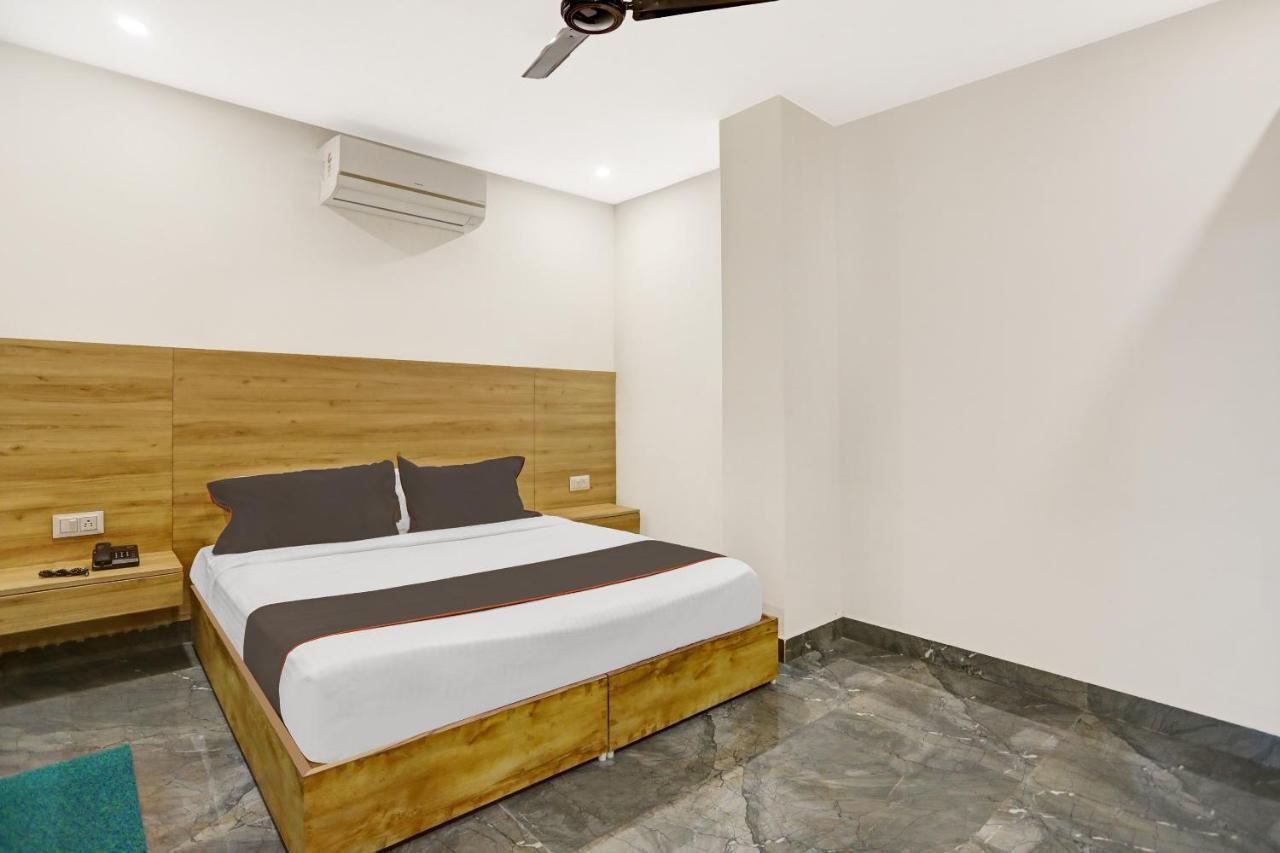 Oyo 81641 Collection O Hotel A1 Residency นิวเดลี ภายนอก รูปภาพ
