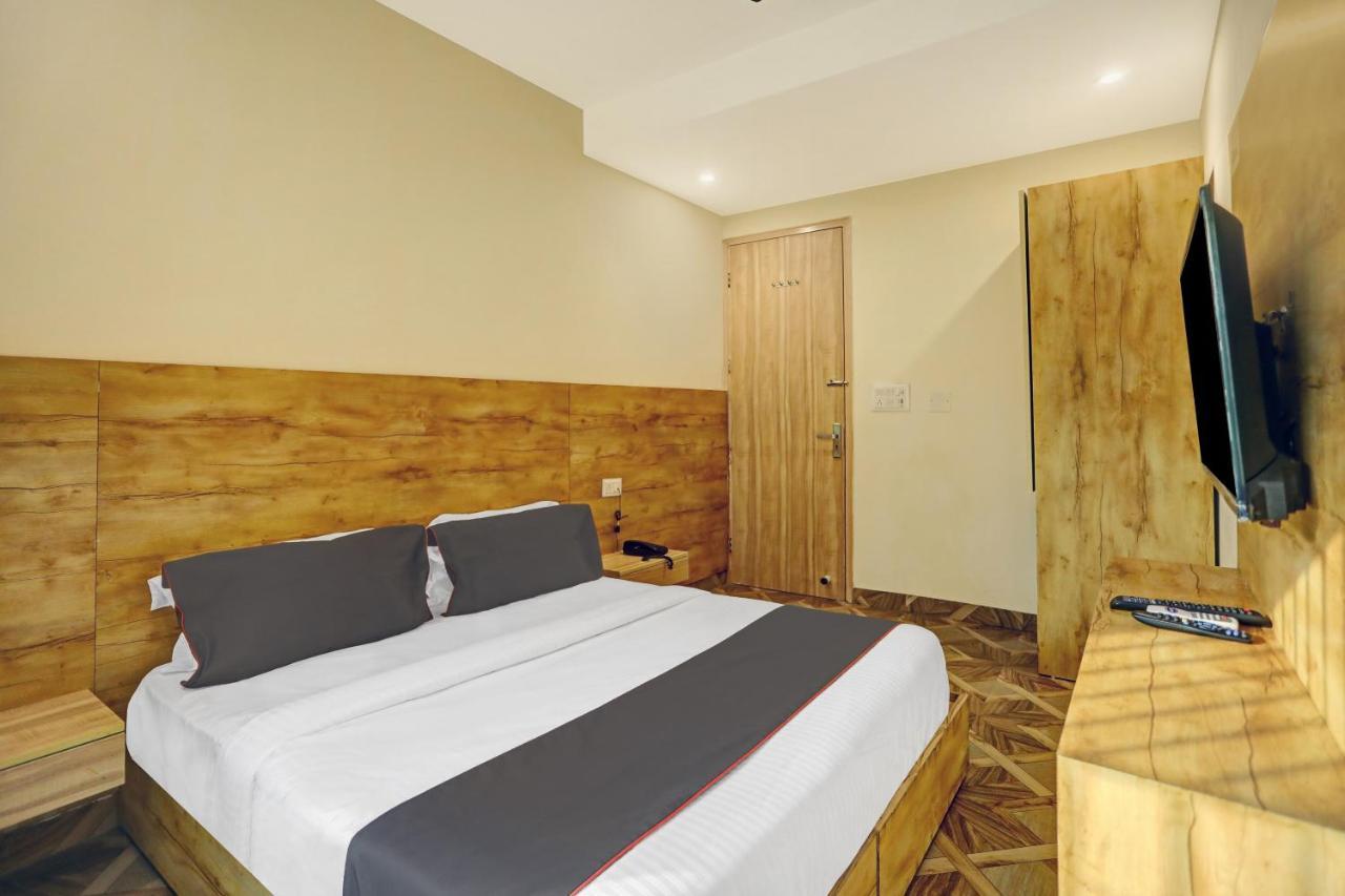Oyo 81641 Collection O Hotel A1 Residency นิวเดลี ภายนอก รูปภาพ