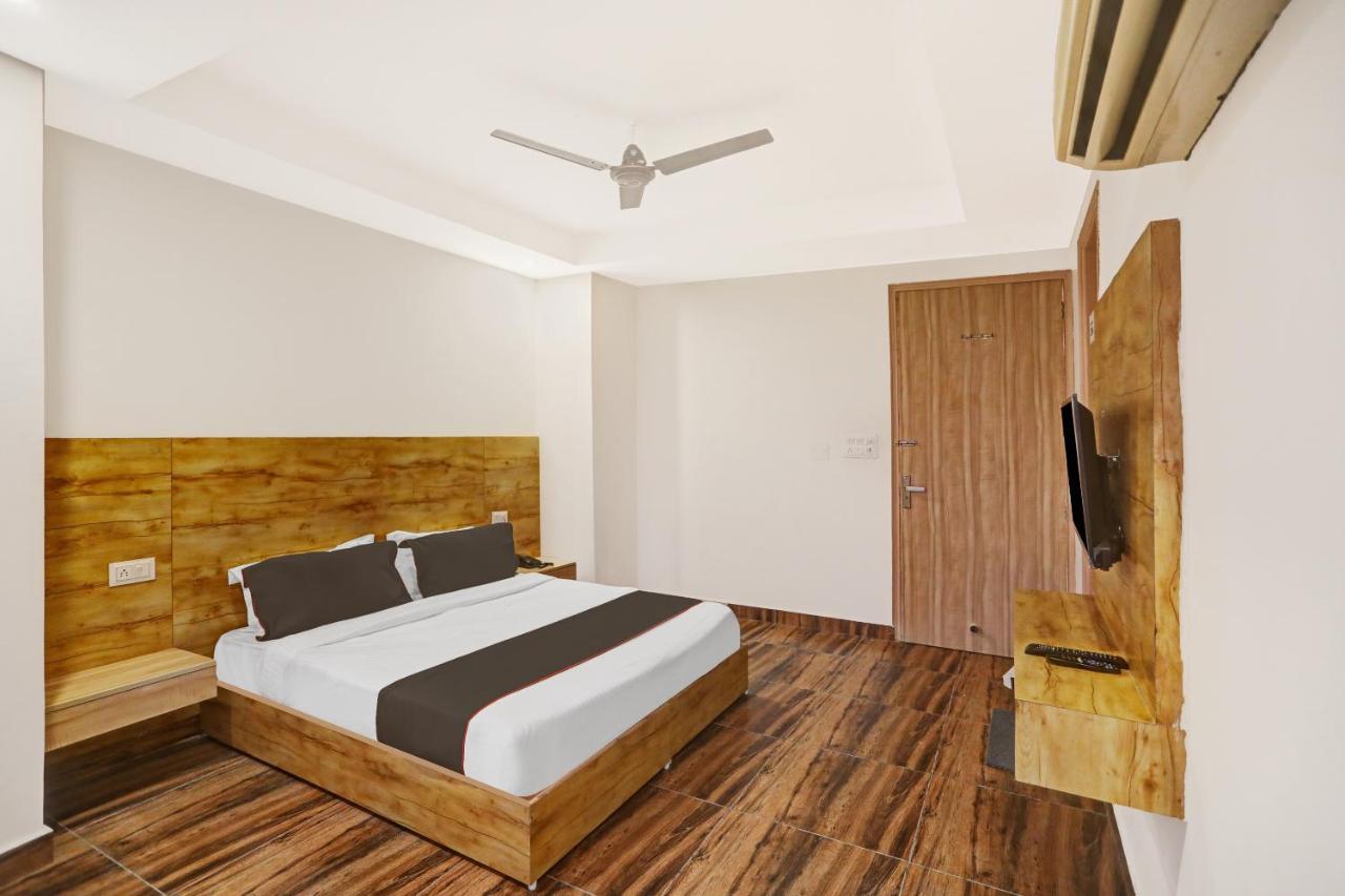 Oyo 81641 Collection O Hotel A1 Residency นิวเดลี ภายนอก รูปภาพ