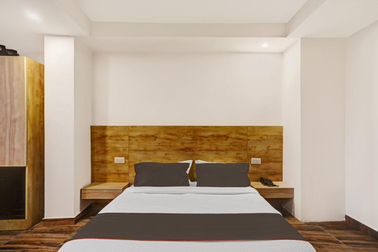 Oyo 81641 Collection O Hotel A1 Residency นิวเดลี ภายนอก รูปภาพ